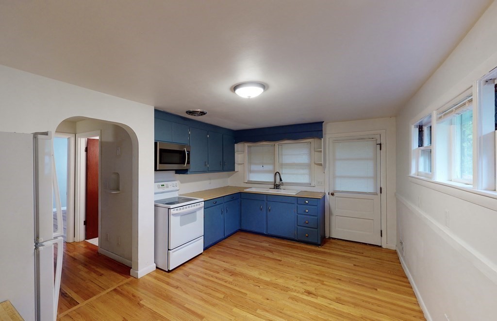 44 Freemont Street Lexington, MA 02421 - Photo 6 of 18