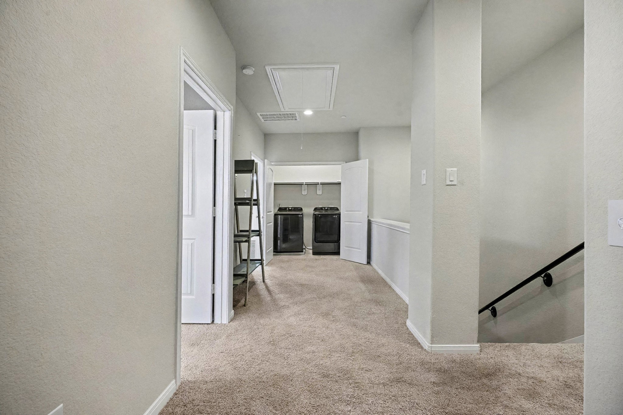 1412 Veranda Mist League City, TX 77573 - Photo 18 of 35 an entryway of a room with a fireplace