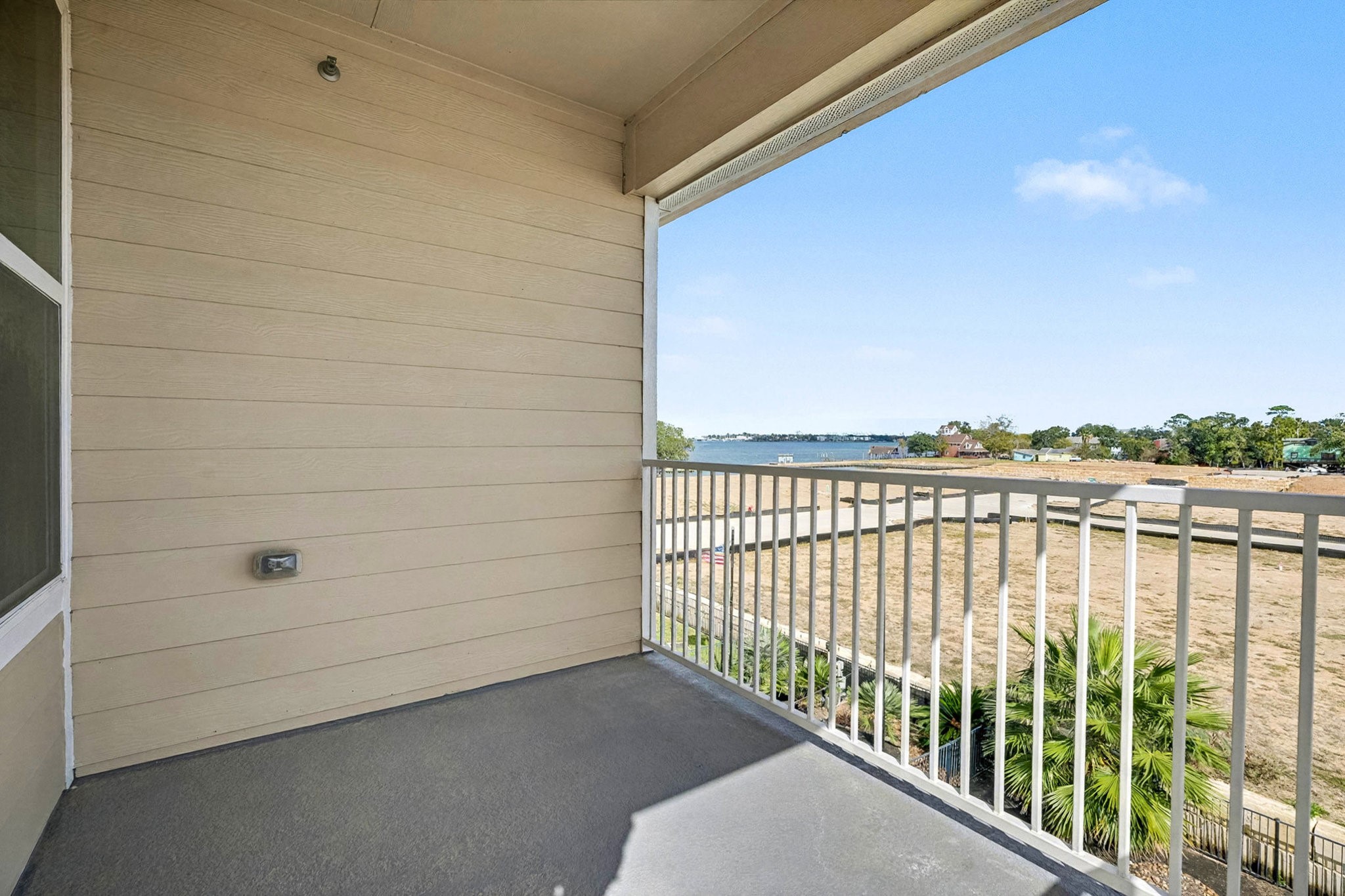 1412 Veranda Mist League City, TX 77573 - Photo 20 of 35 a view of a balcony