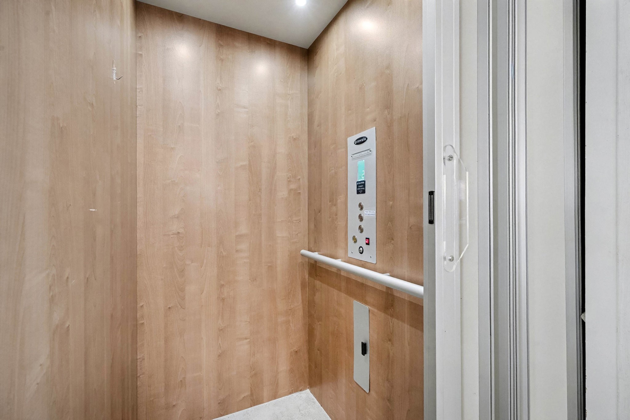 1412 Veranda Mist League City, TX 77573 - Photo 5 of 35 a view of a bathroom