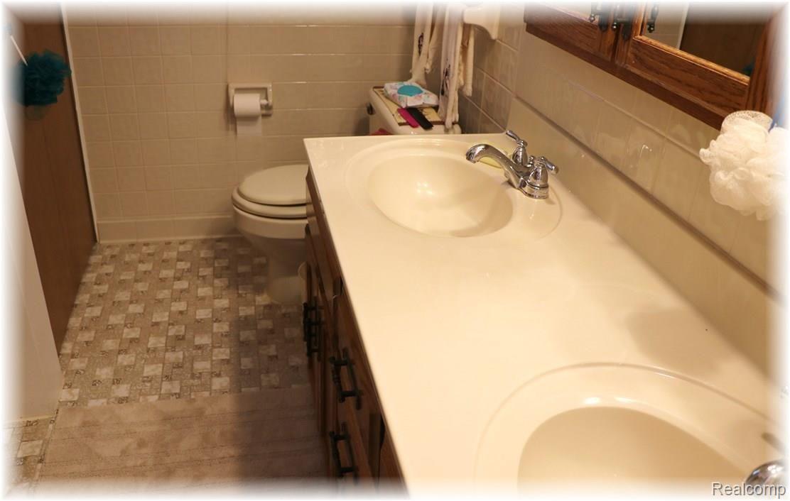 25026 Rubin Road Warren, MI 48089 - Photo 19 of 40 18.jpg