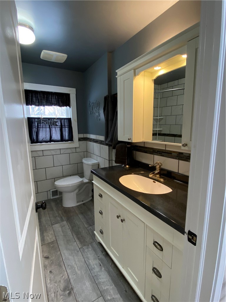 4115 South Ridge Road East Ashtabula, OH 44004 - Photo 24 of 35 2nd full bath completely remodeled in 2015. 8 x 6. Ceramic flooring.