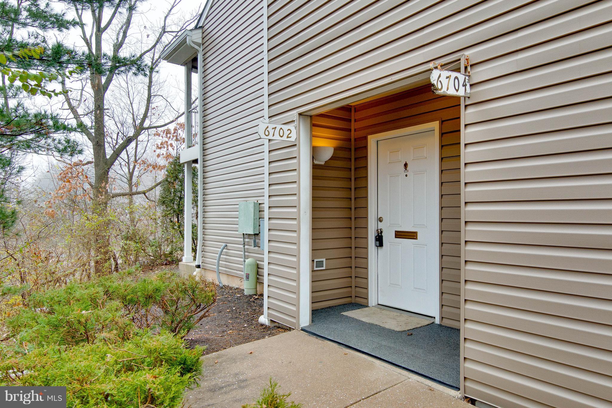 6702 Ridge Road Welcomes You