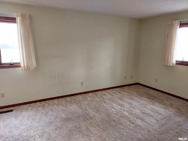 $109,900 | 413 Evergreen Drive, Macomb, IL 61455