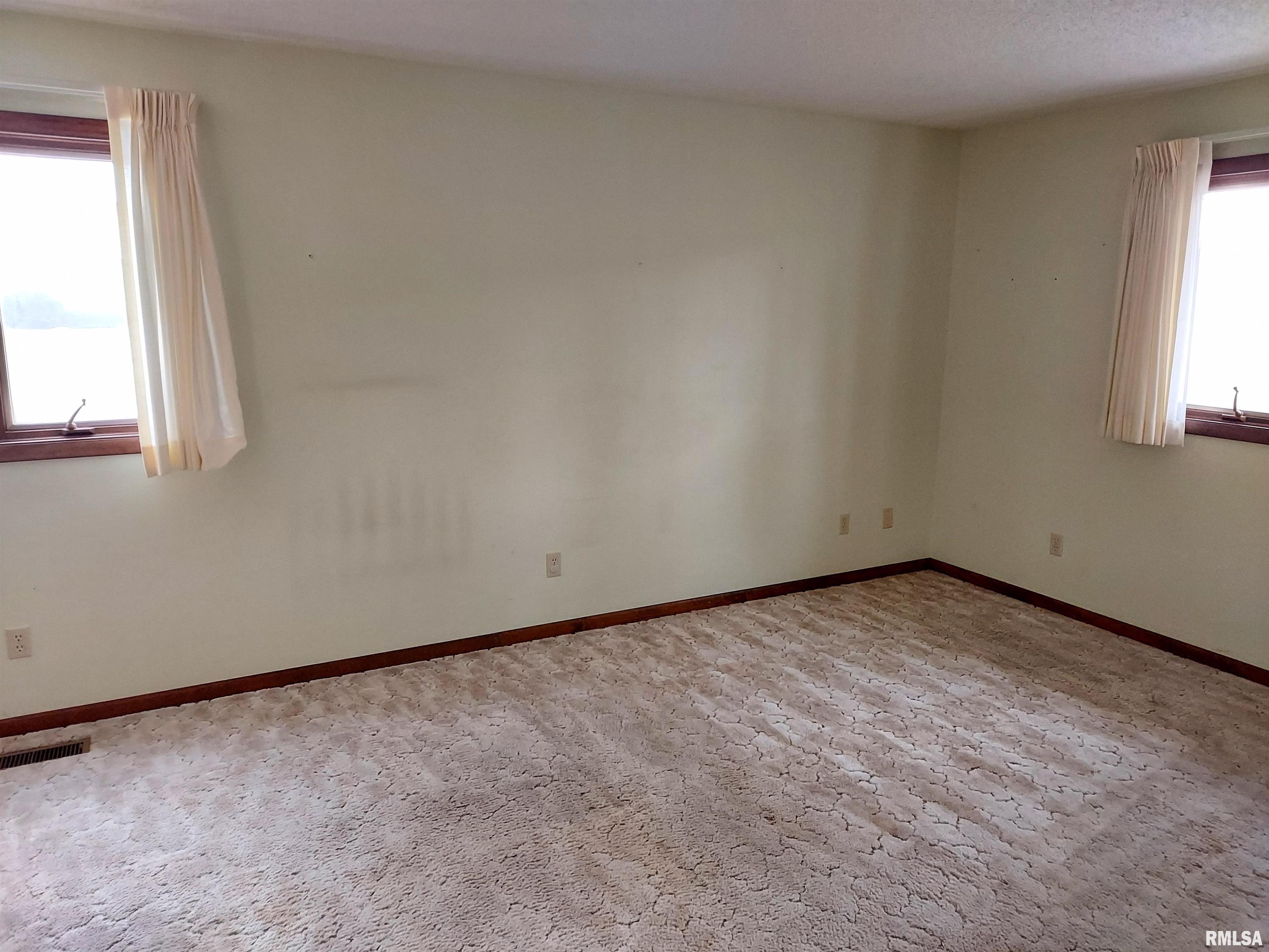 413 Evergreen Drive Macomb, IL 61455 - Photo 14 of 23