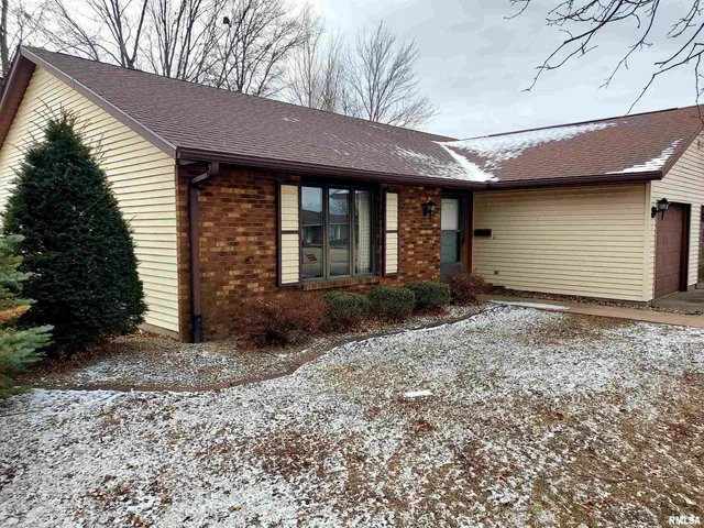 $109,900 | 413 Evergreen Drive, Macomb, IL 61455