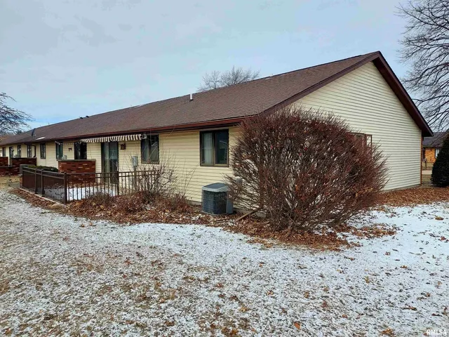 $109,900 | 413 Evergreen Drive, Macomb, IL 61455