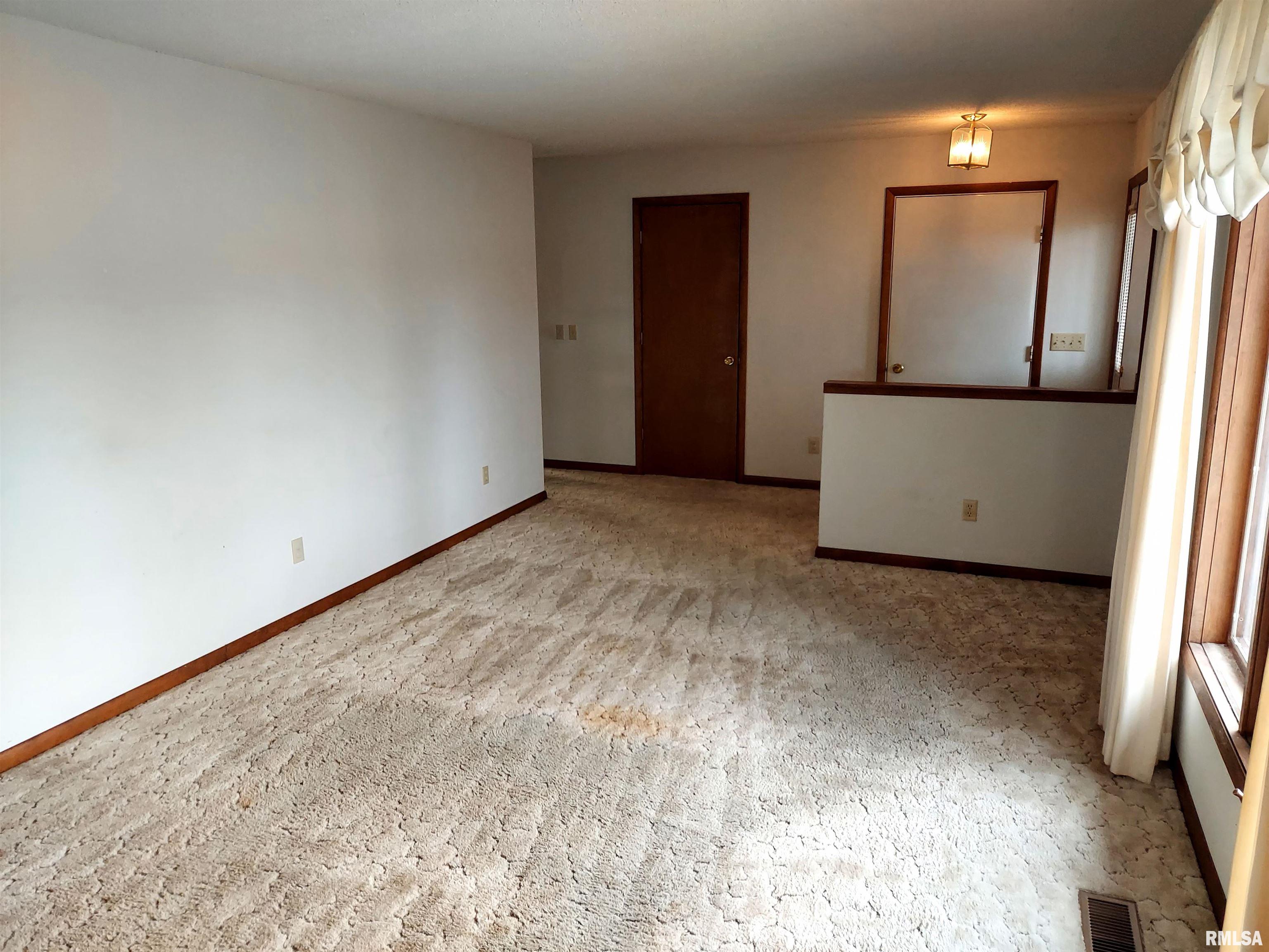 413 Evergreen Drive Macomb, IL 61455 - Photo 5 of 23