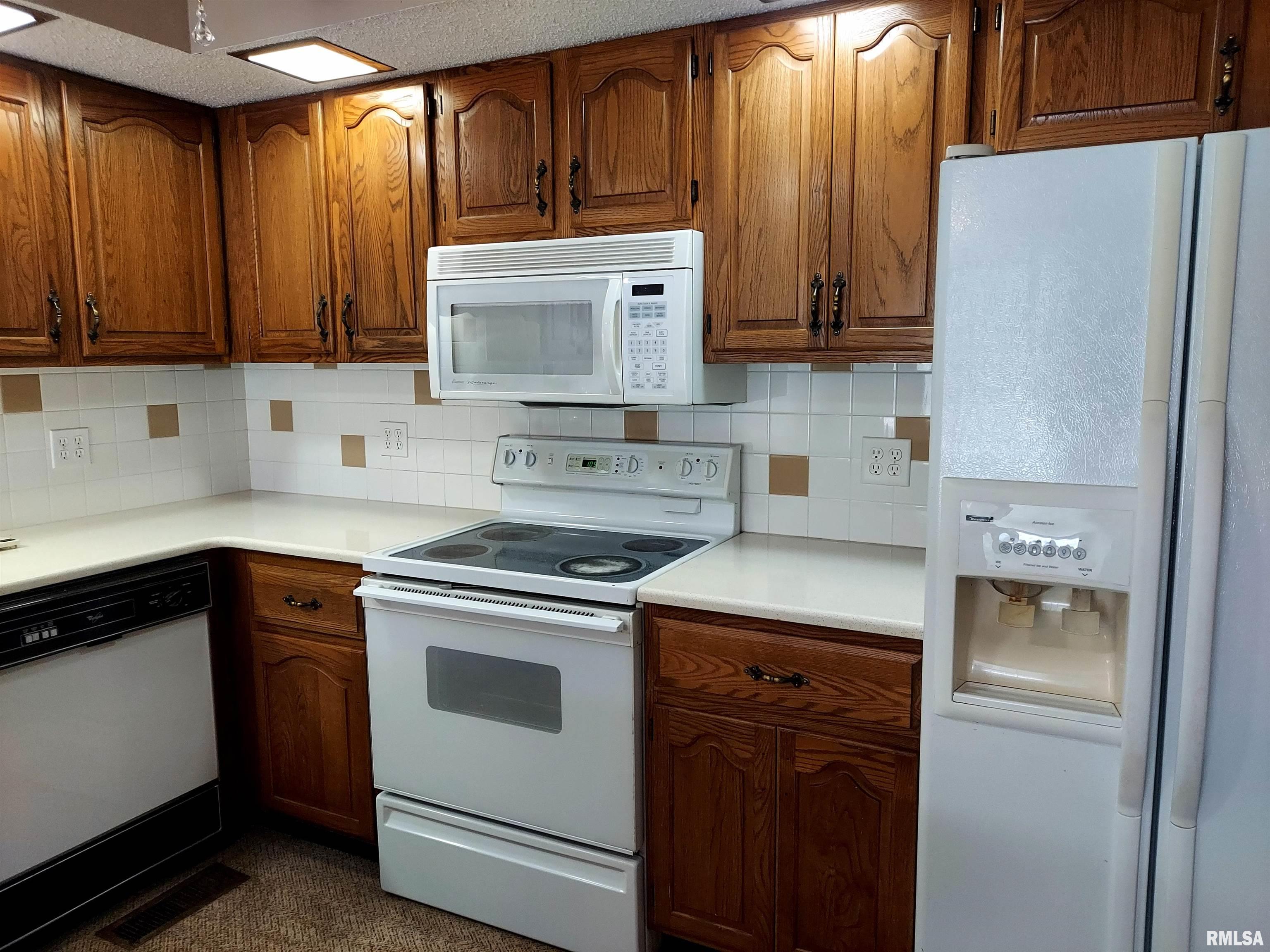 413 Evergreen Drive Macomb, IL 61455 - Photo 7 of 23