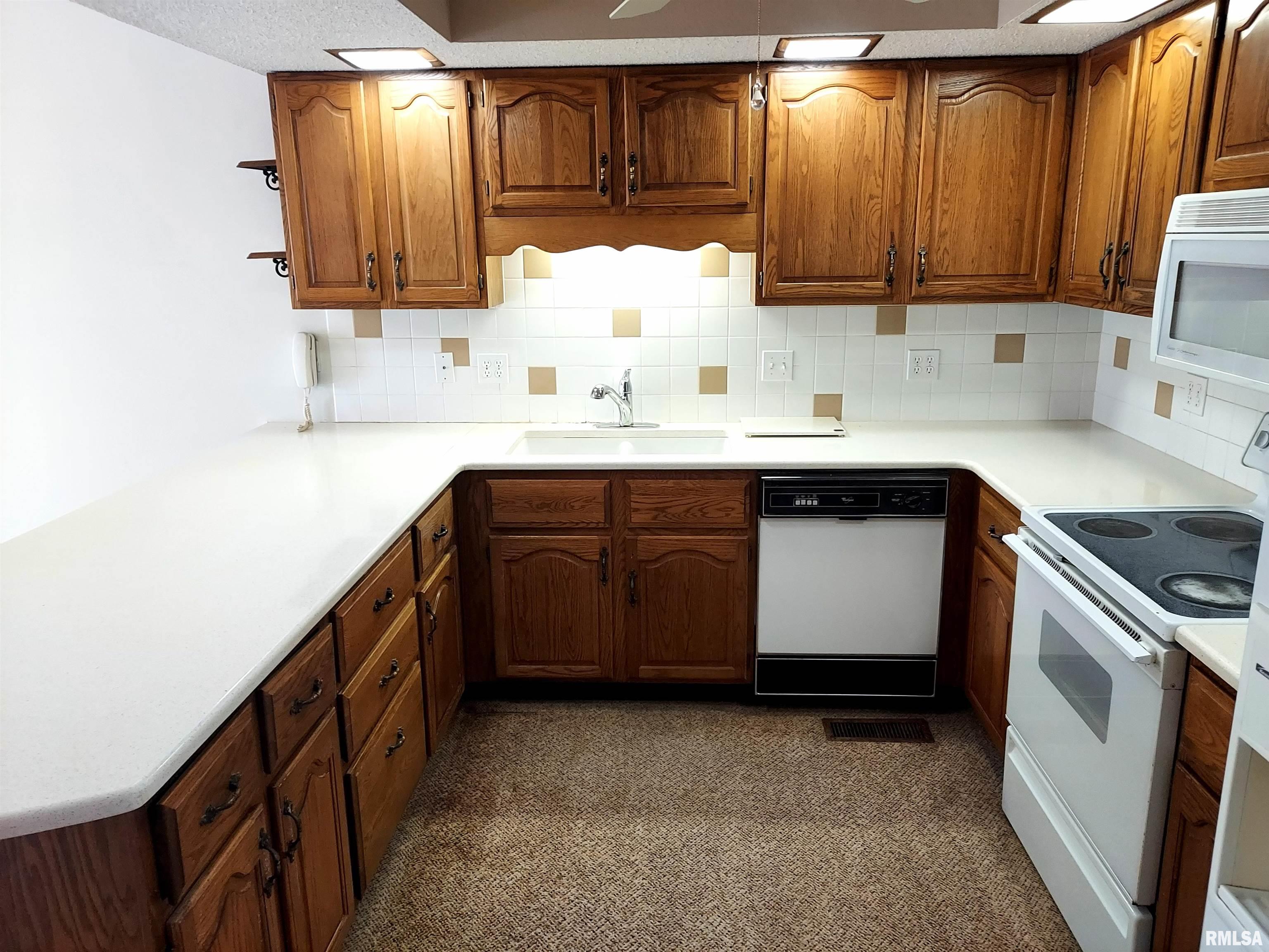 413 Evergreen Drive Macomb, IL 61455 - Photo 8 of 23