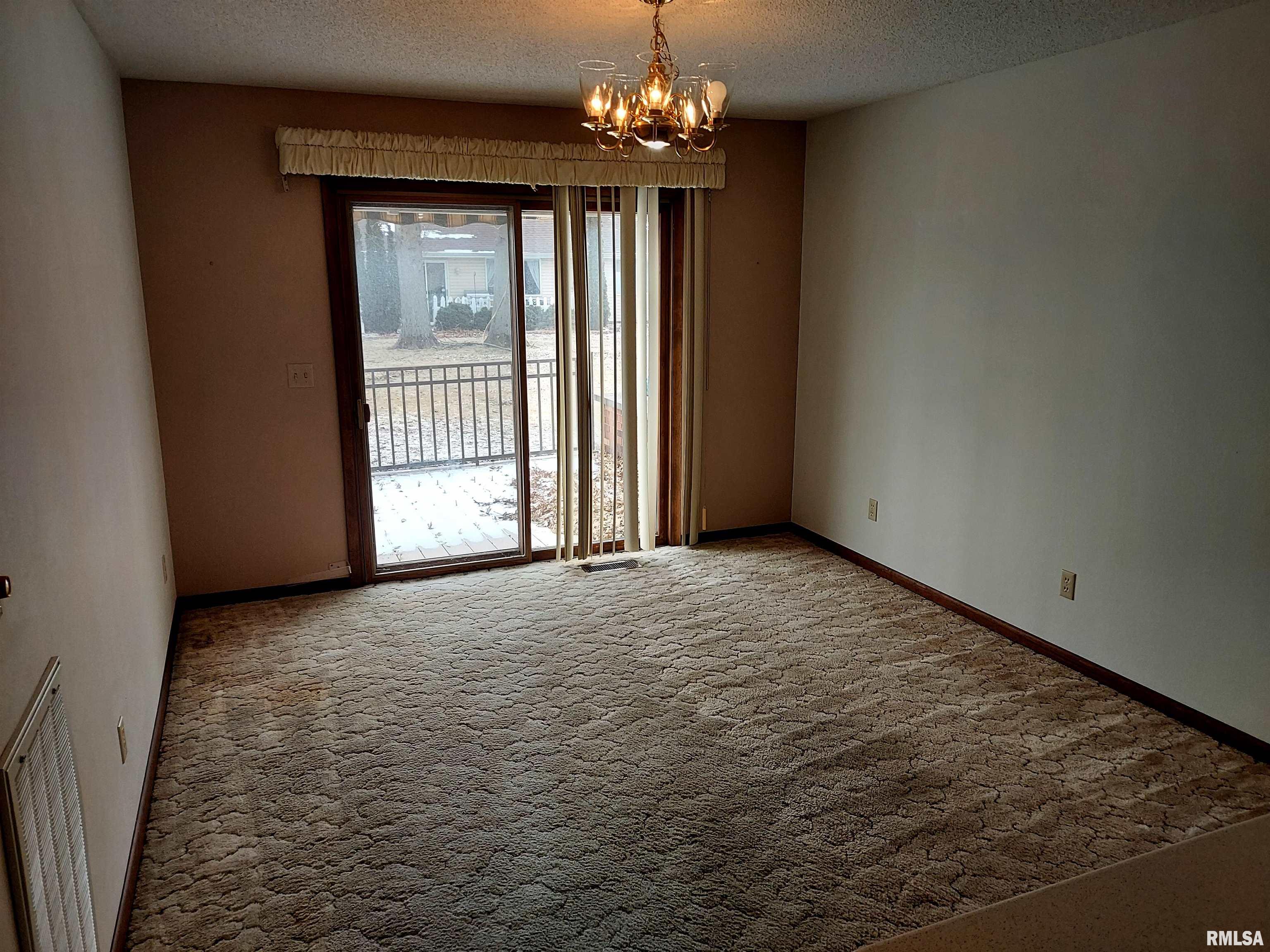 413 Evergreen Drive Macomb, IL 61455 - Photo 10 of 23