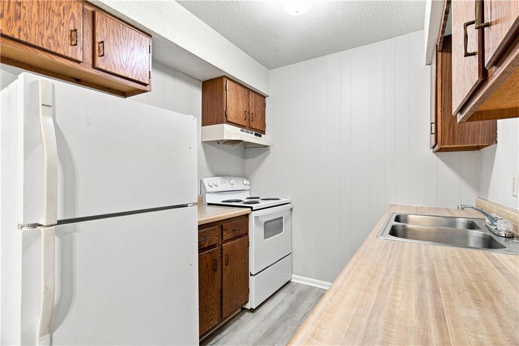 232 Southeast 121st Road Warrensburg, MO 64093 - Photo 8 of 17 Gallery Image 8