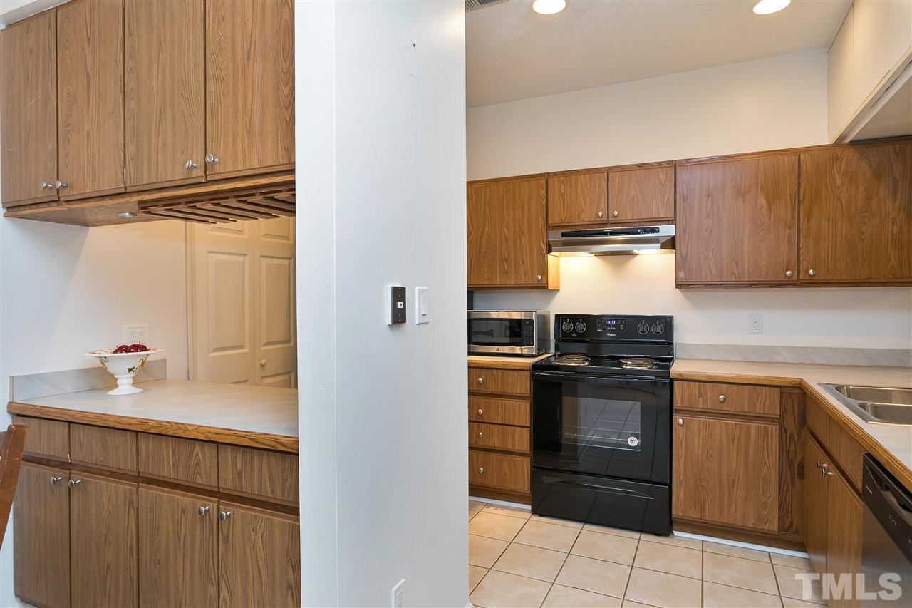 6020 Winterpointe Lane, Unit 101 Raleigh, NC 27606 - Photo 9 of 23 New Dishwasher, new stove