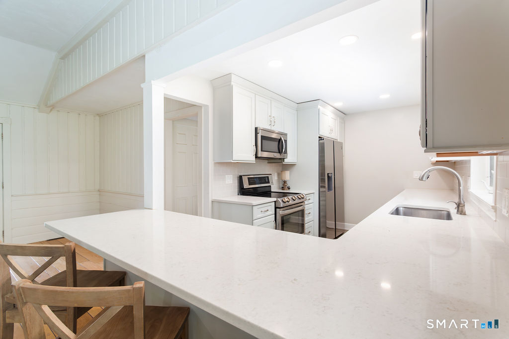 527 Dublin Road Southbury, CT 06488 - Photo 14 of 37