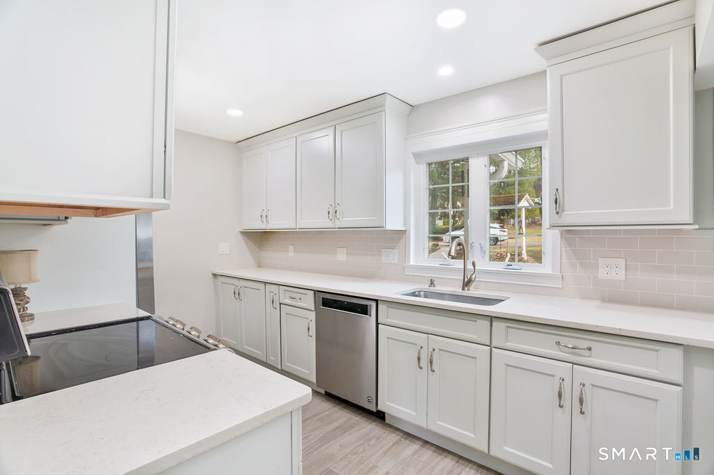 527 Dublin Road Southbury, CT 06488 - Photo 16 of 37