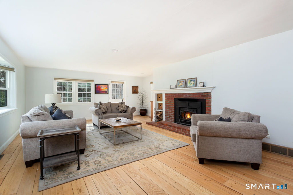 527 Dublin Road Southbury, CT 06488 - Photo 4 of 37