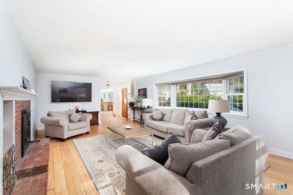 527 Dublin Road Southbury, CT 06488 - Photo 7 of 37