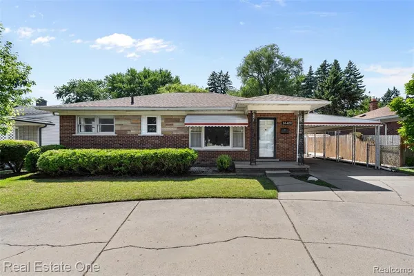 $279,900 | 26401 Little Mack Avenue, St. Clair Shores, MI 48081