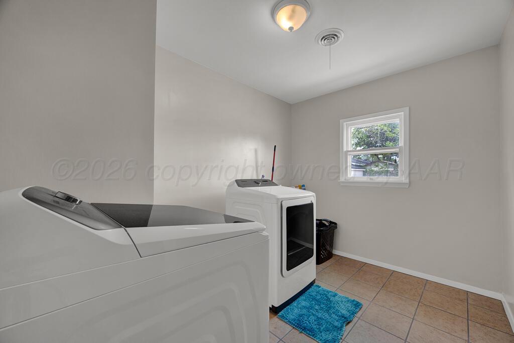4000 Parker Street Amarillo, TX 79110 - Photo 20 of 25 laundry room