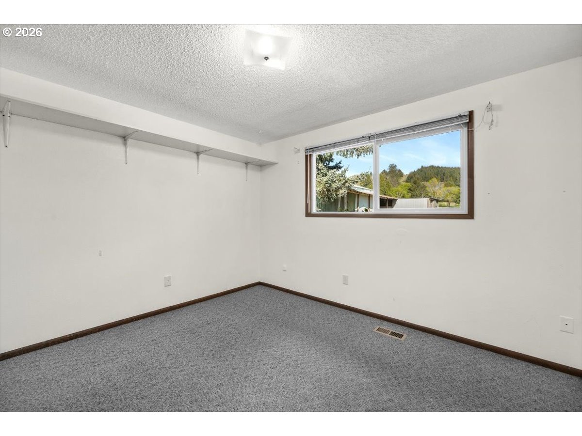 2035 Primrose Loop Philomath, OR 97370 - Photo 47 of 48 an empty room with a painting on the wall