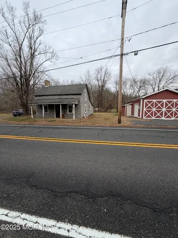 a house view with a outdoor space