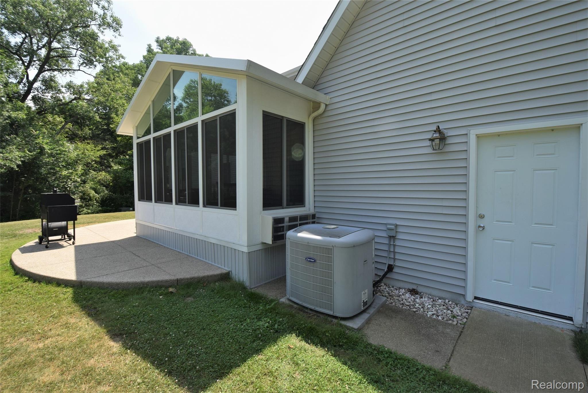 13586 Hannan Road Romulus, MI 48174 - Photo 41 of 64 BBQ pad outside of the Florida Room