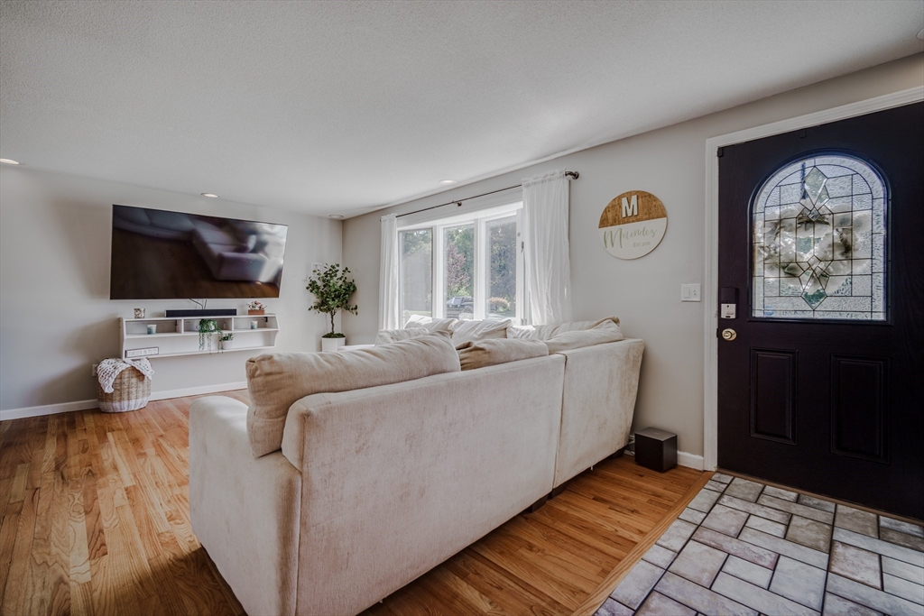 135 Tamarack Drive Springfield, MA 01129 - Photo 3 of 34 Gallery Image 3