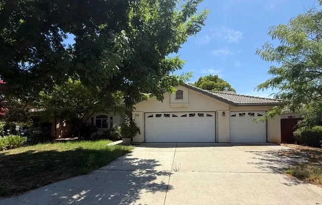 $487,999 | 8590 North Sierra Vista Avenue, Fresno, CA 93720