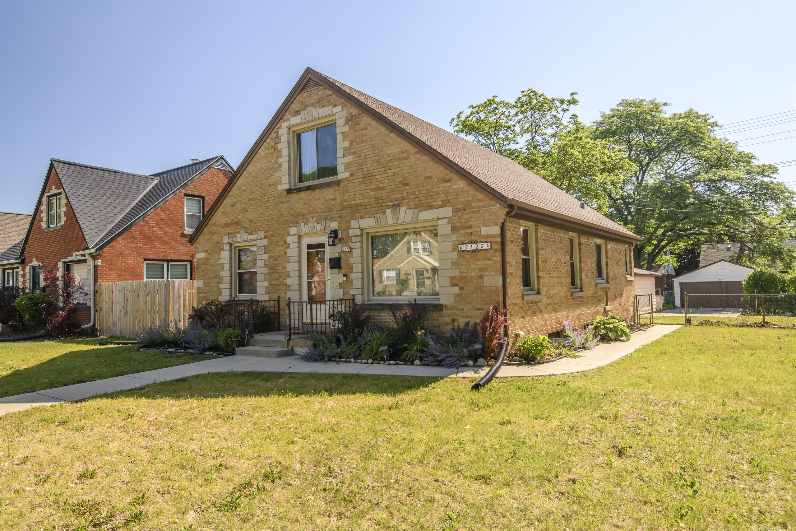 5122 North 65th Street Milwaukee, WI 53218 - Photo 2 of 31 Front