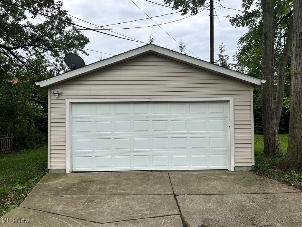4514 Lilac Road Cleveland, OH 44121 - Photo 4 of 17