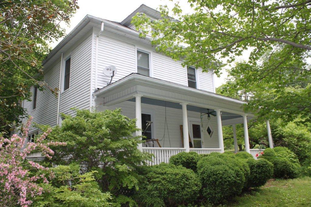 6675 Mt Chestnut Road Roanoke, VA 24018 - Photo 1 of 34 Front