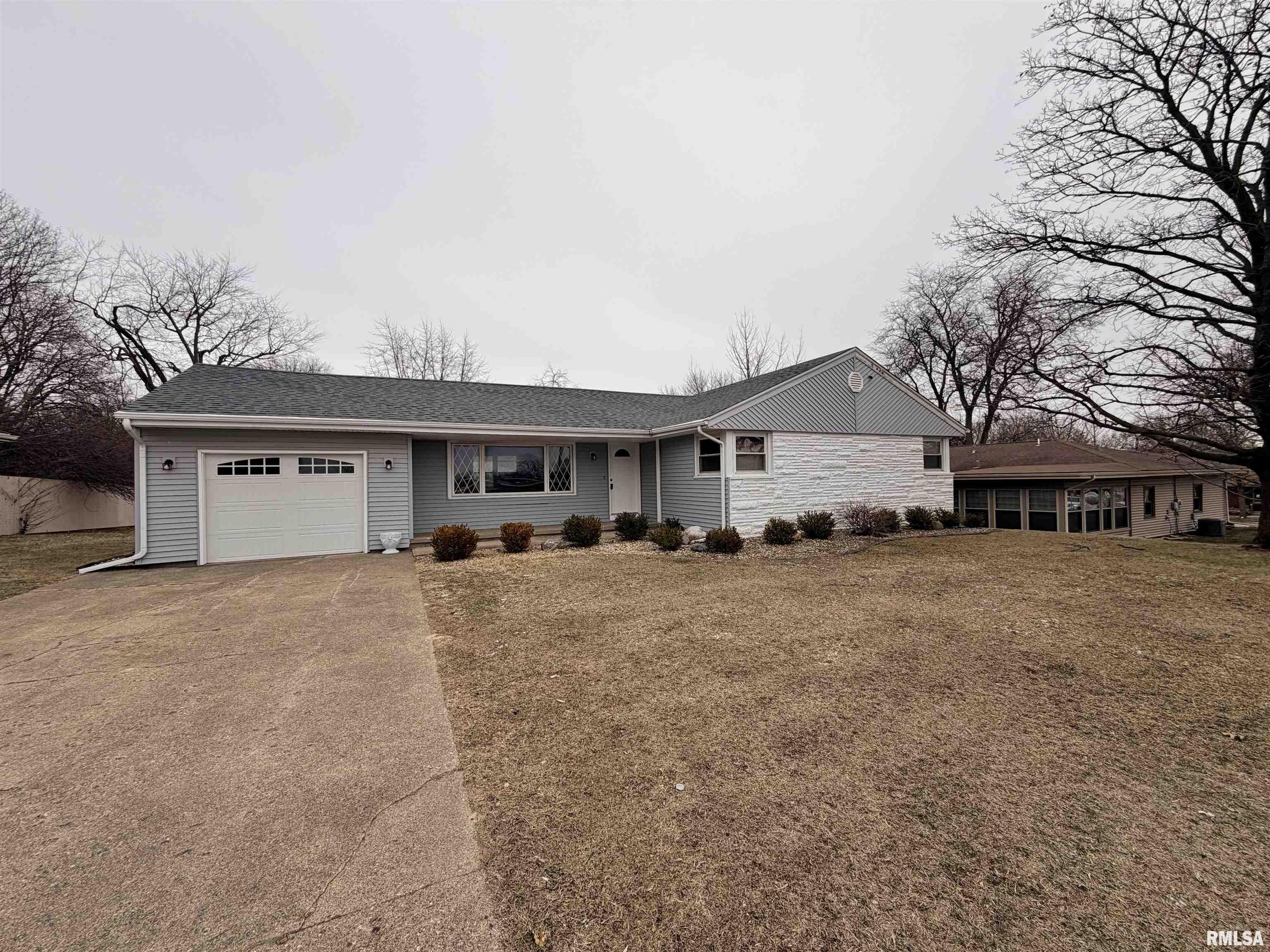 5110 North Sheridan Road Peoria, IL 61614 - Photo 2 of 52