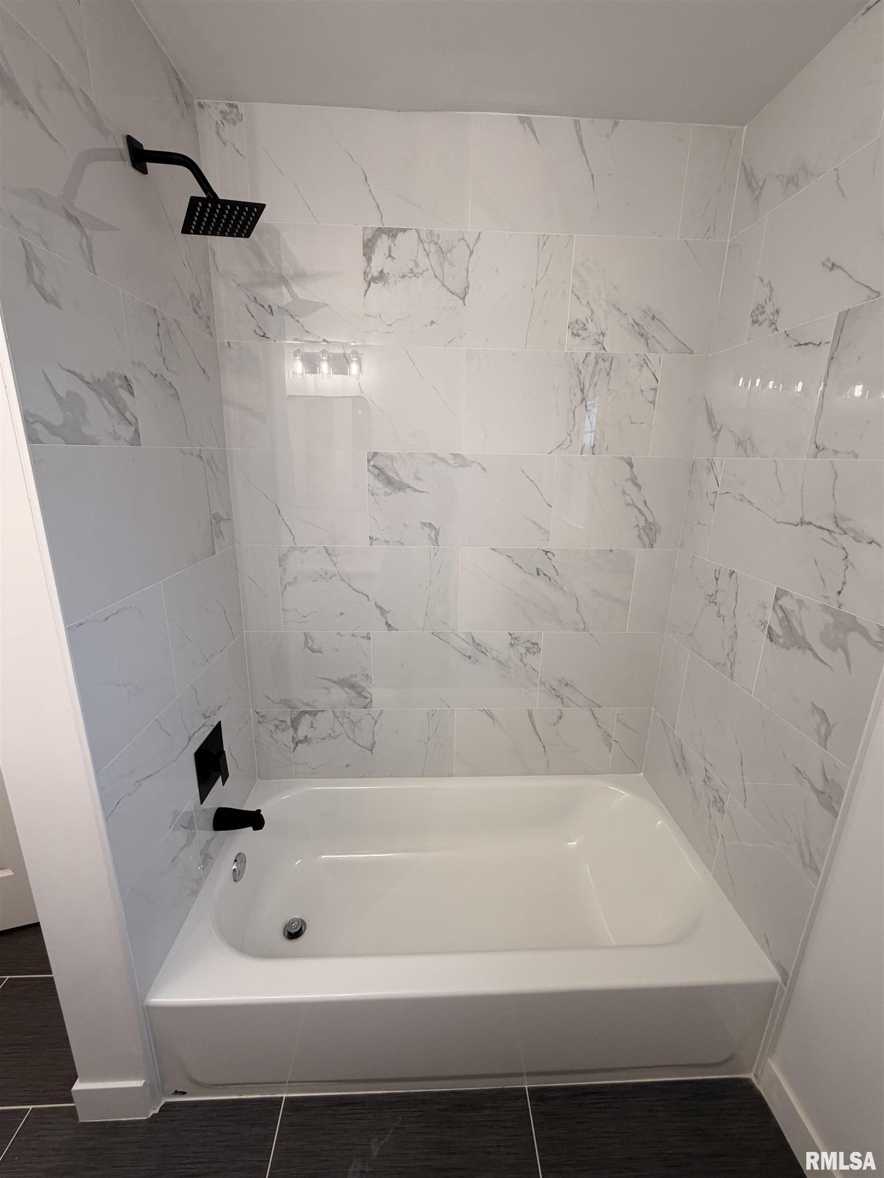 5110 North Sheridan Road Peoria, IL 61614 - Photo 23 of 52