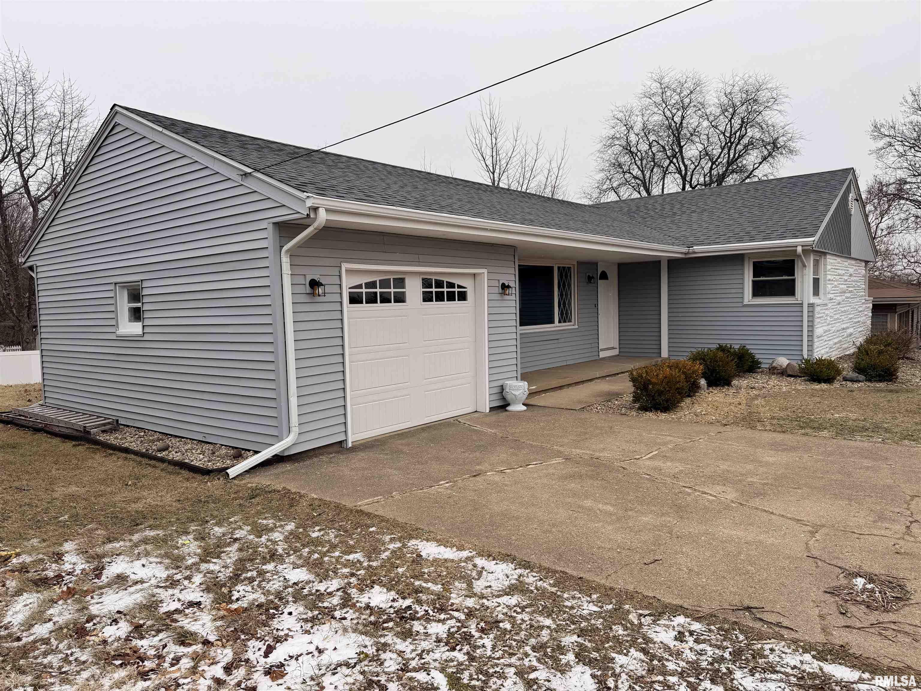 5110 North Sheridan Road Peoria, IL 61614 - Photo 3 of 52