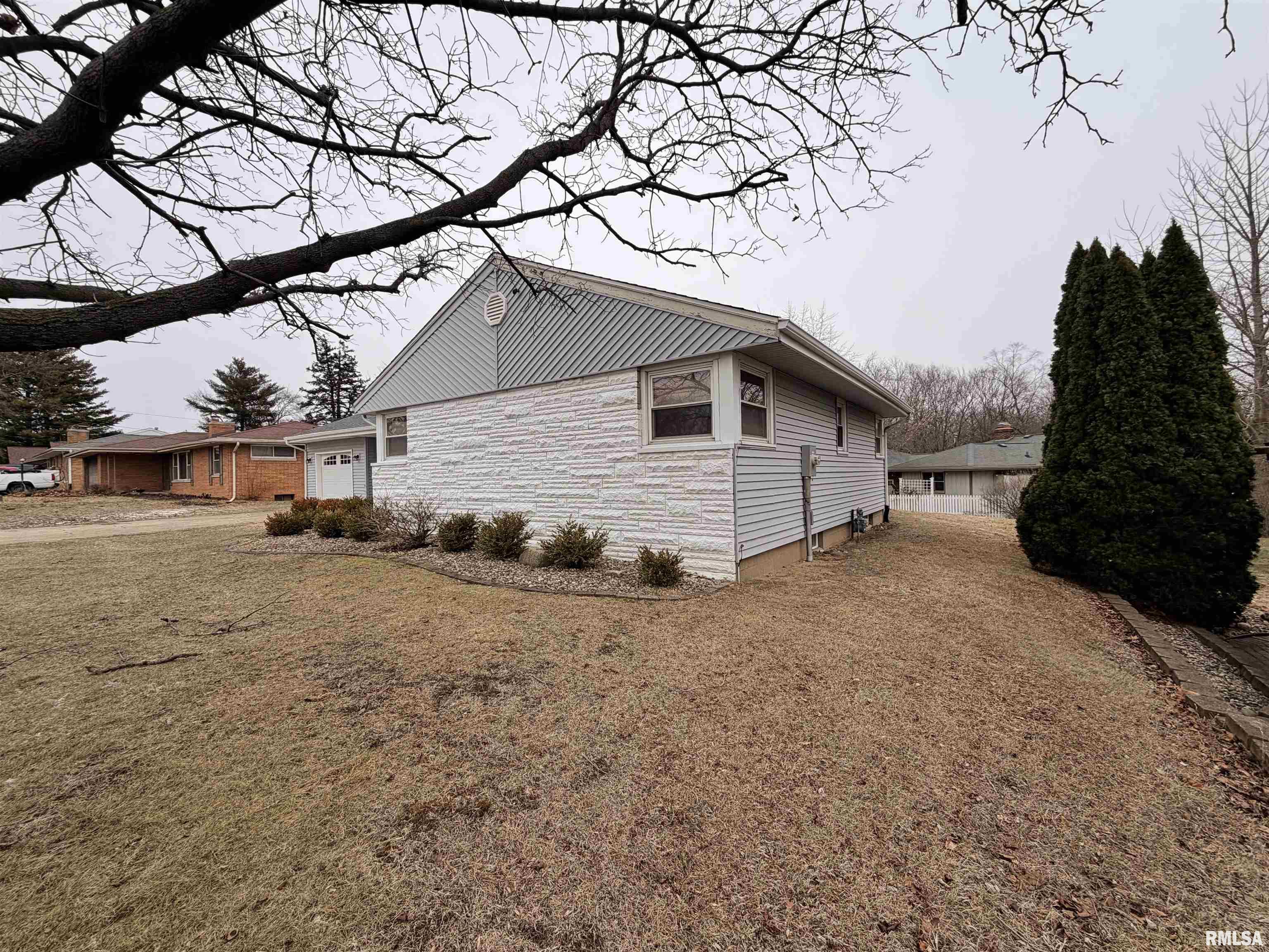 5110 North Sheridan Road Peoria, IL 61614 - Photo 46 of 52