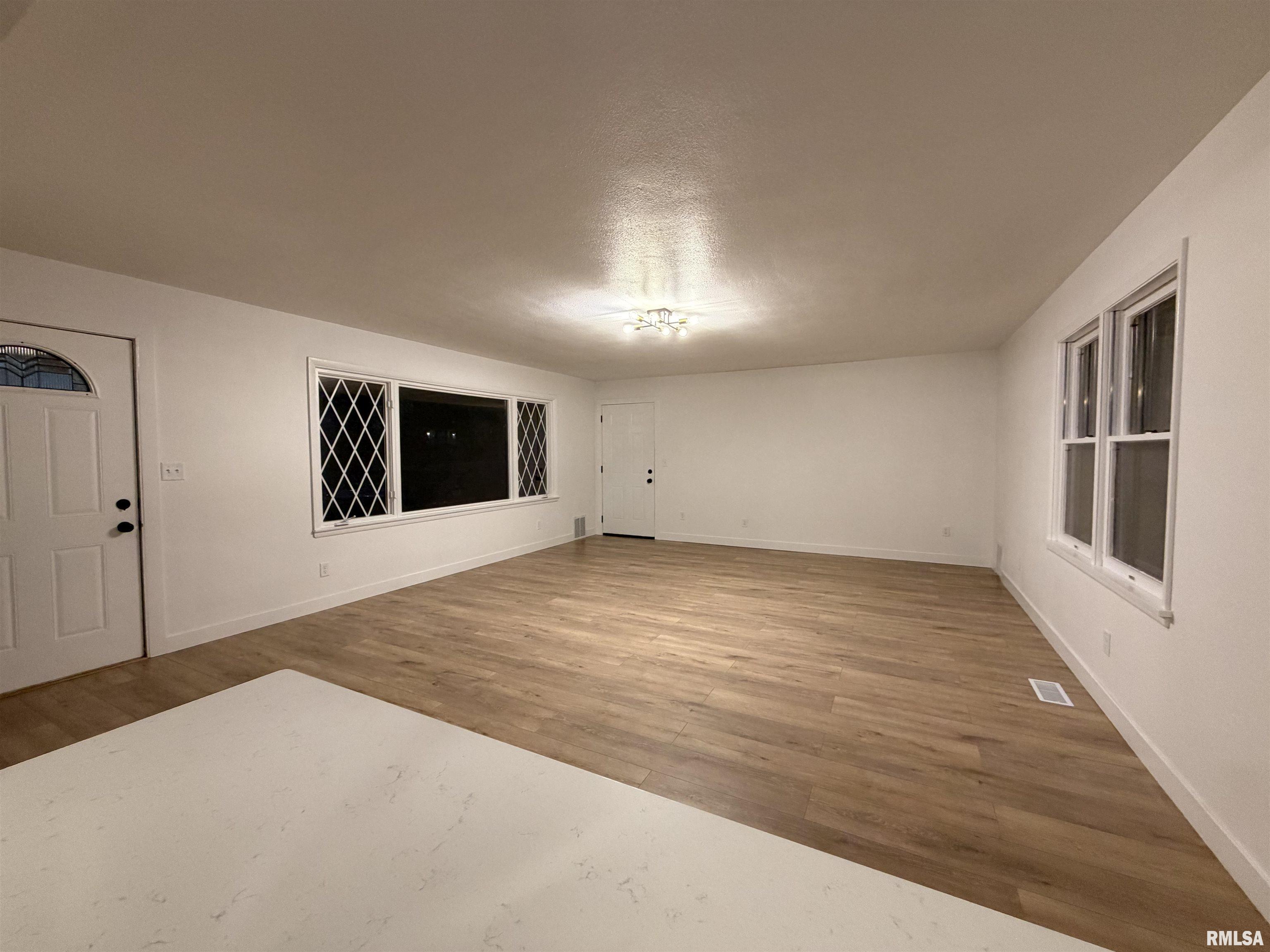 5110 North Sheridan Road Peoria, IL 61614 - Photo 8 of 52