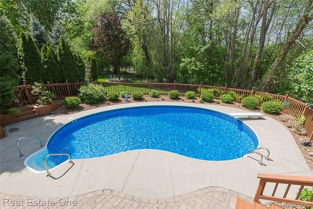 1365 Kingspath Drive Rochester, MI 48306 - Photo 5 of 52 155.jpg