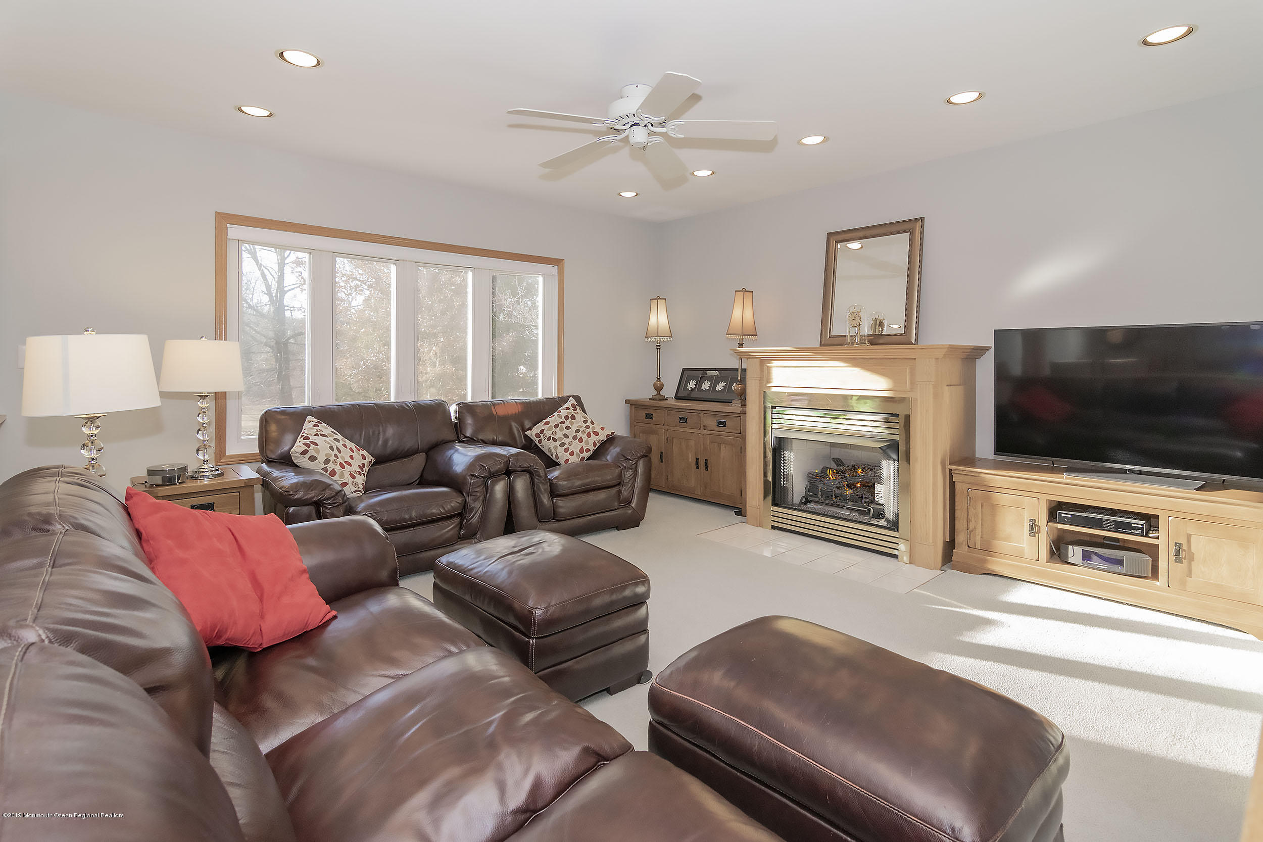 451 Stagecoach Road Clarksburg, NJ 08510 - Photo 11 of 26 living1