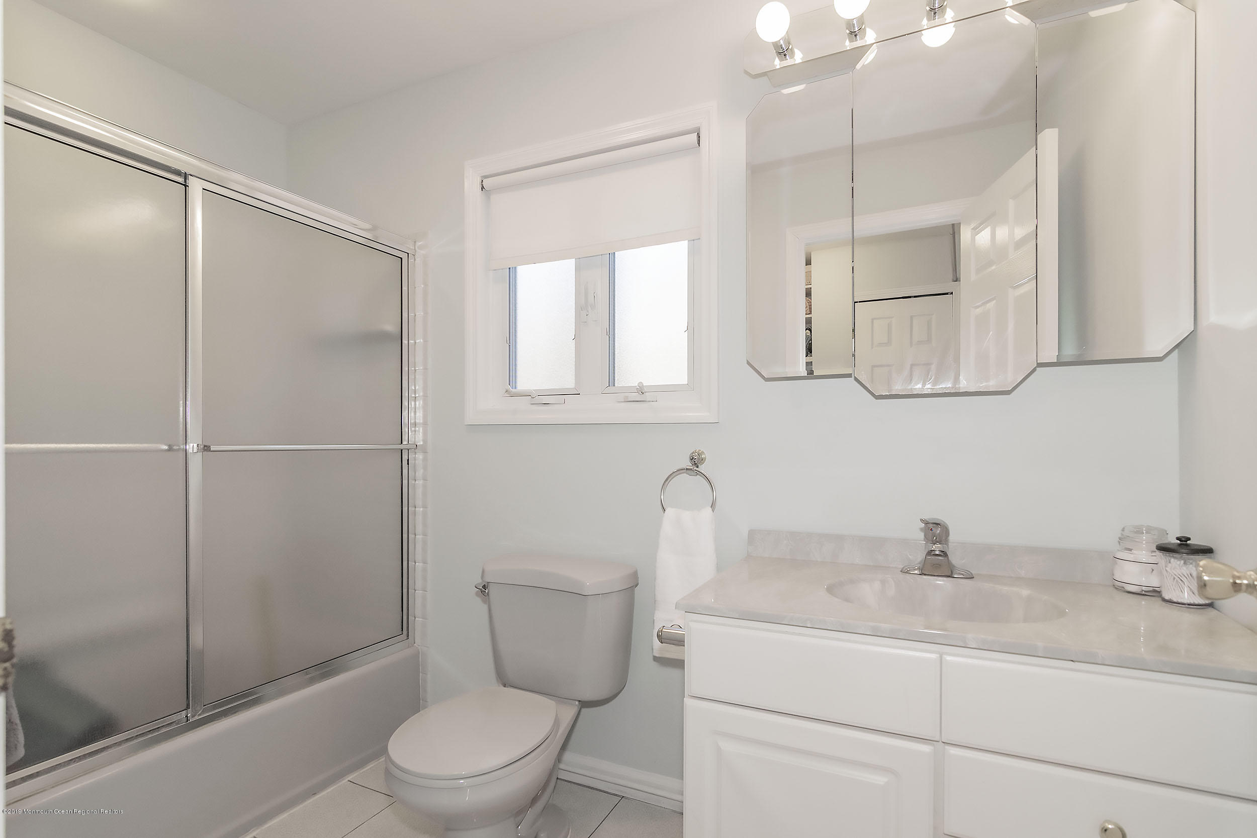 451 Stagecoach Road Clarksburg, NJ 08510 - Photo 19 of 26 guestbath1
