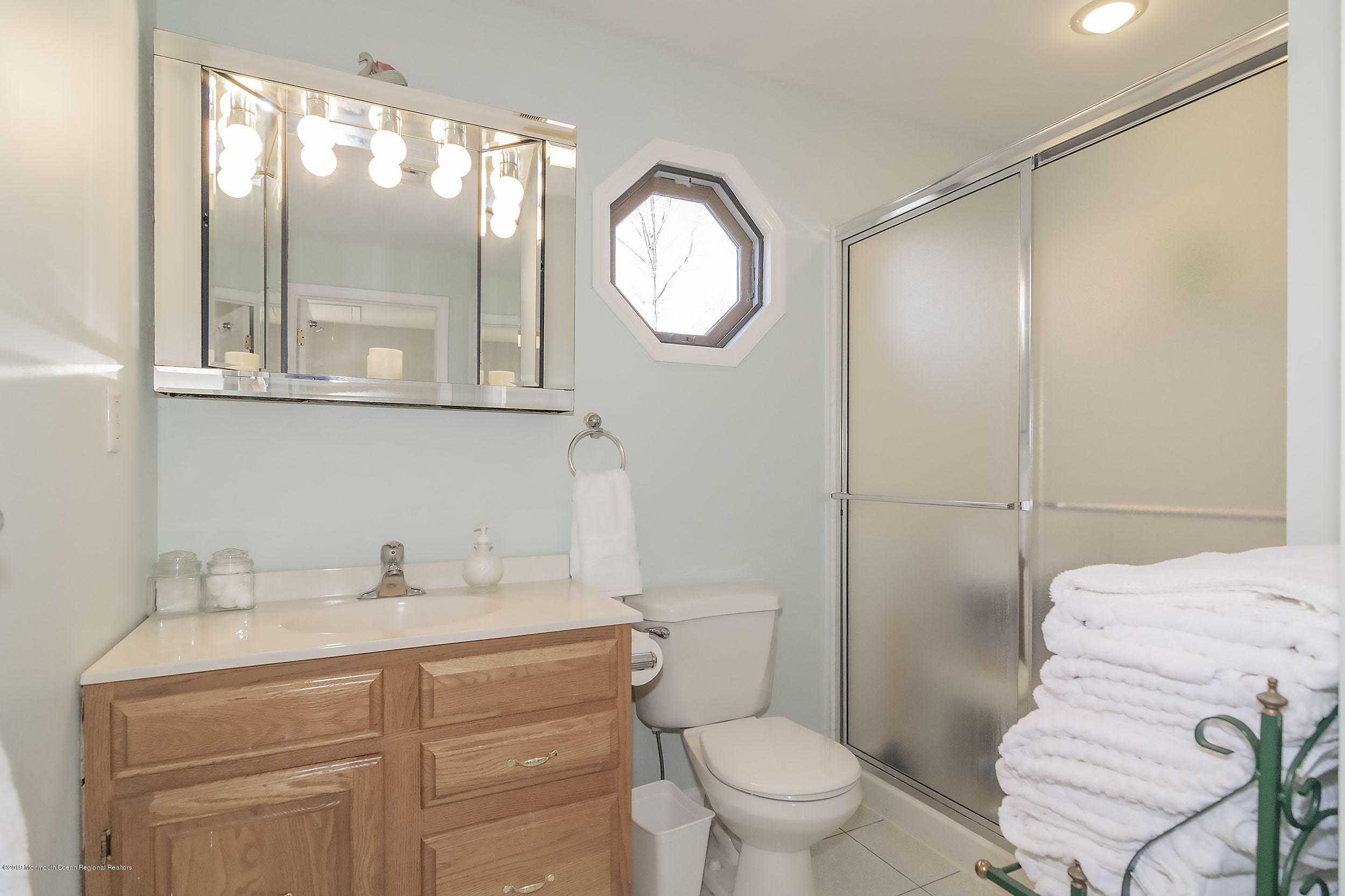 451 Stagecoach Road Clarksburg, NJ 08510 - Photo 23 of 26 guestbath2