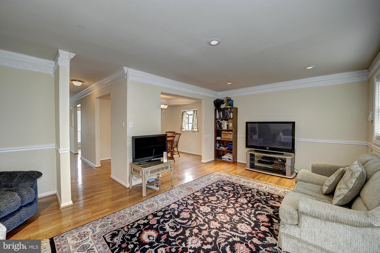 8485 Stonewall Road Manassas, VA 20110 - Photo 13 of 30 Living Room