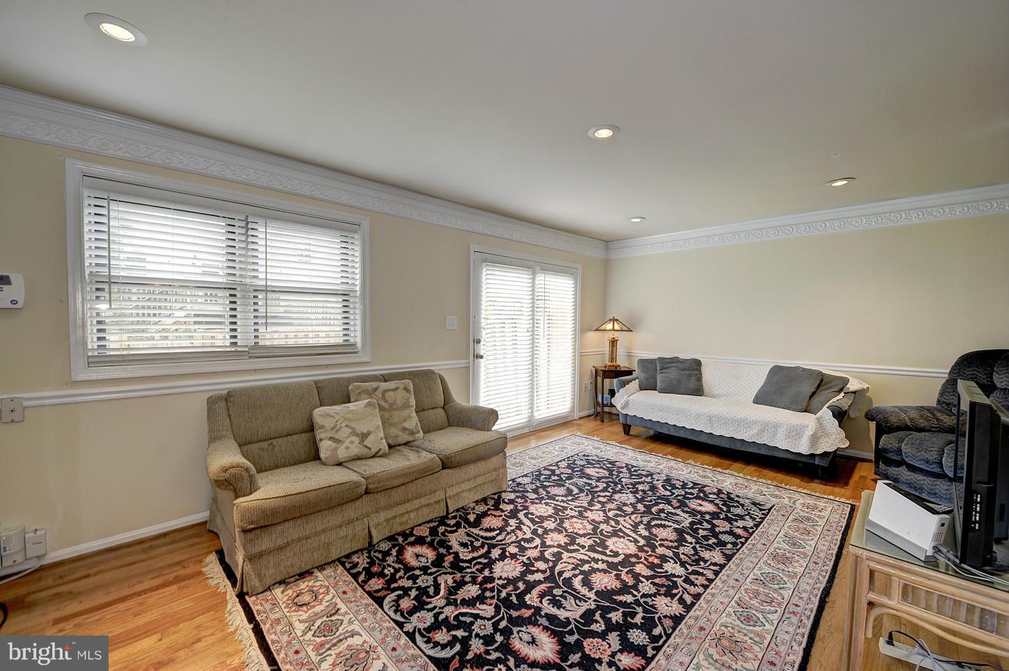 8485 Stonewall Road Manassas, VA 20110 - Photo 10 of 30 Living Room