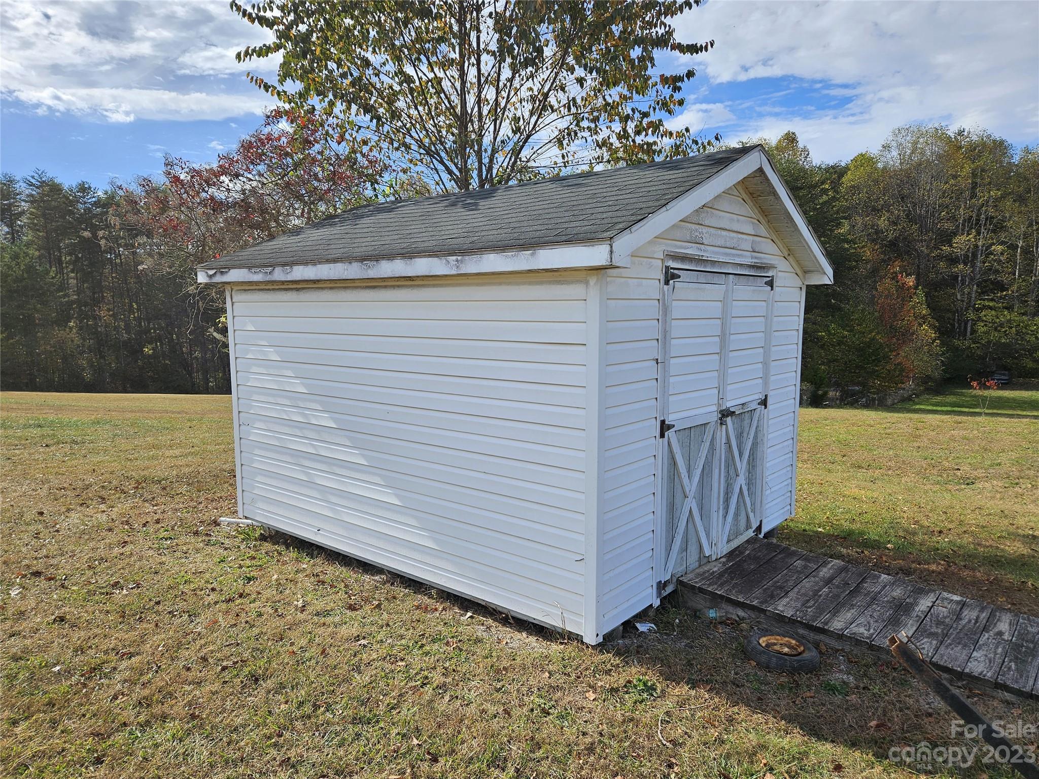 2955 Piney Road Morganton, NC 28655 - Photo 37 of 43 a view of a small yard with wooden fence