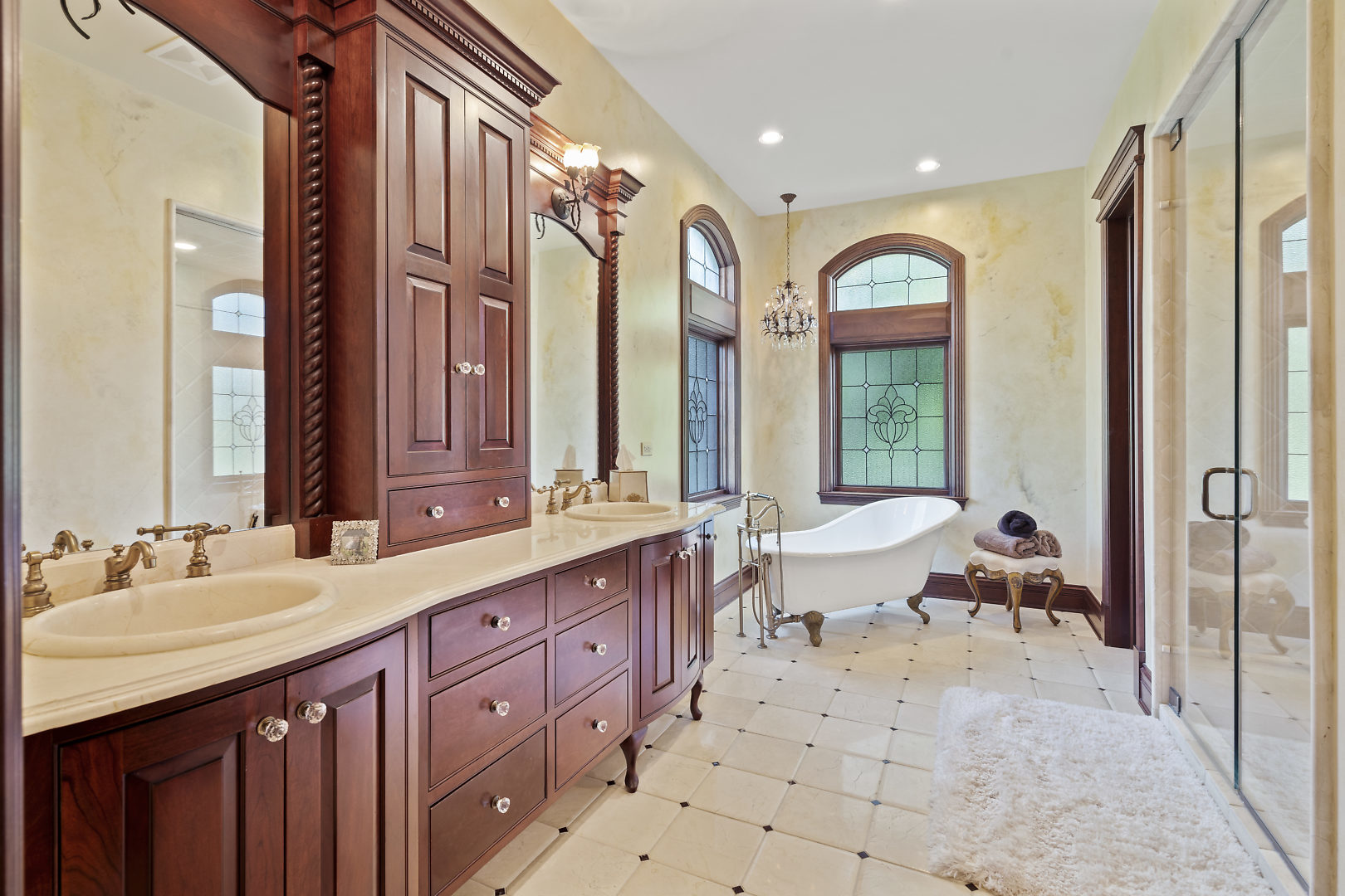 33W571 White Thorne Road St. Charles, IL 60174 - Photo 9 of 46 a spacious bathroom with a double vanity sink a large mirror and a bathtub