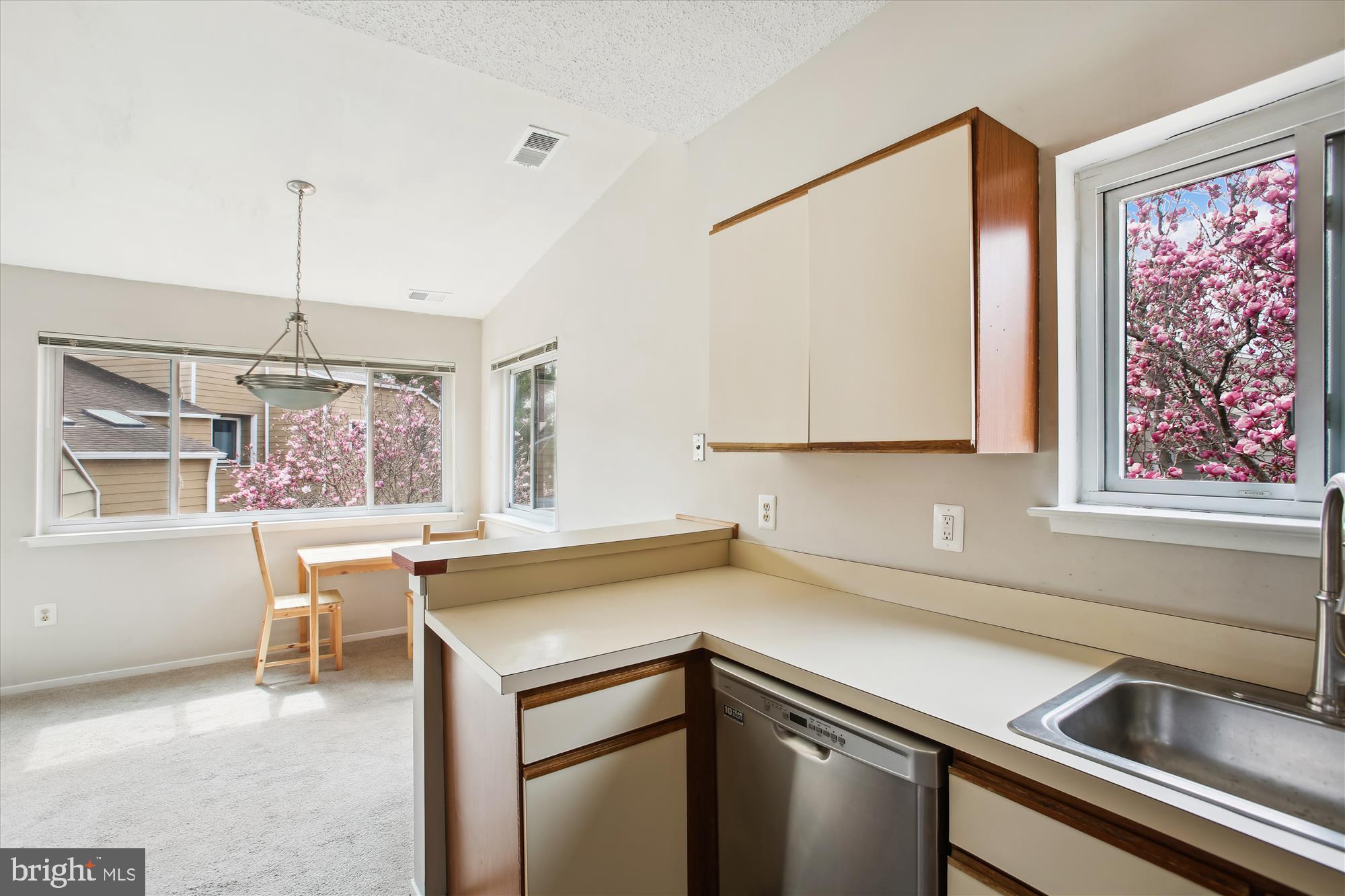 1925 Villaridge Drive Reston, VA 20191 - Photo 8 of 39 Gallery Image 8