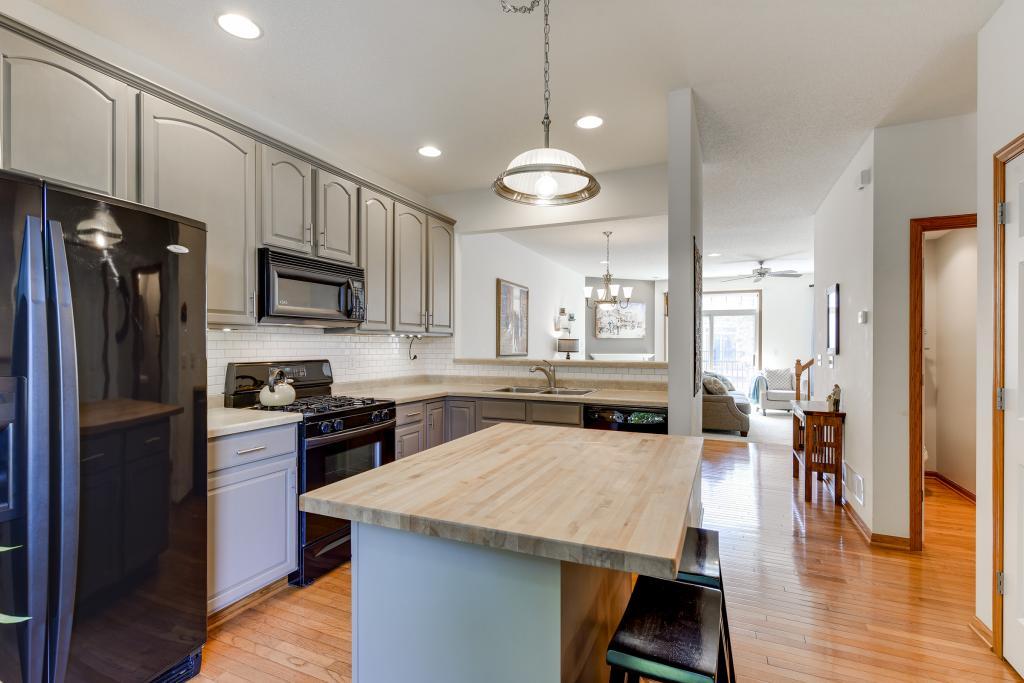1666 Riverside Drive Shakopee, MN 55379 - Photo 2 of 20 Gallery Image 2