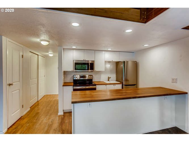 7720 Southwest Barnes Road, Unit B Portland, OR 97225 - Photo 6 of 22 Gallery Image 6