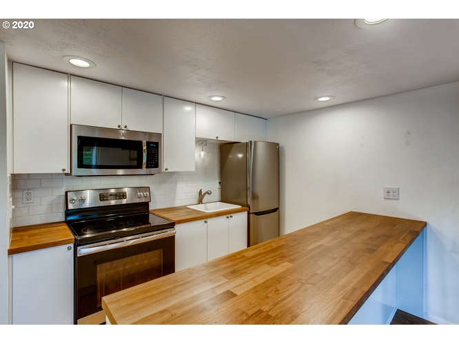 7720 Southwest Barnes Road, Unit B Portland, OR 97225 - Photo 7 of 22 Gallery Image 7