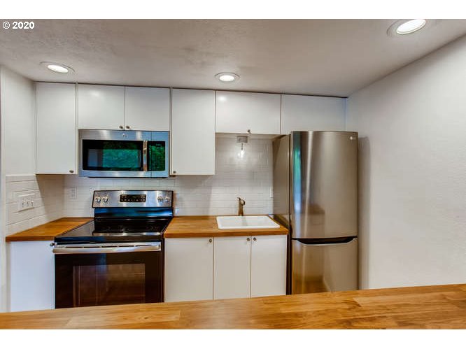 7720 Southwest Barnes Road, Unit B Portland, OR 97225 - Photo 8 of 22 Gallery Image 8