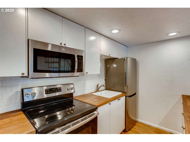 7720 Southwest Barnes Road, Unit B Portland, OR 97225 - Photo 10 of 22 Gallery Image 10